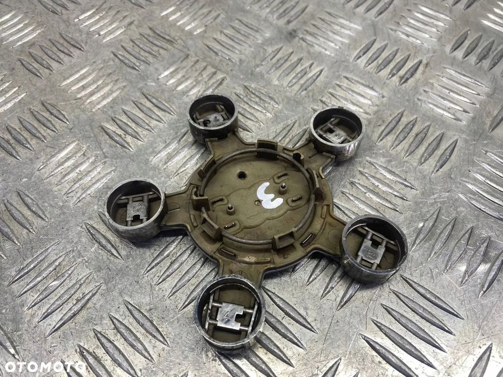 DEKIELEK KOŁPAK EMBLEMAT FELGI AUDI A4 A5 A6 A8 Q5 8R0601165 - 9