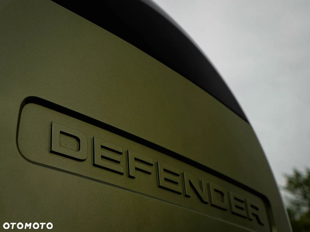 Land Rover Defender 3.0 D200 mHEV - 11