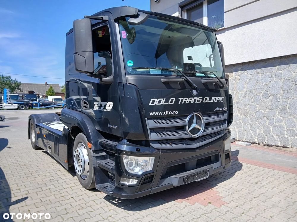 Mercedes-Benz Actros - 3