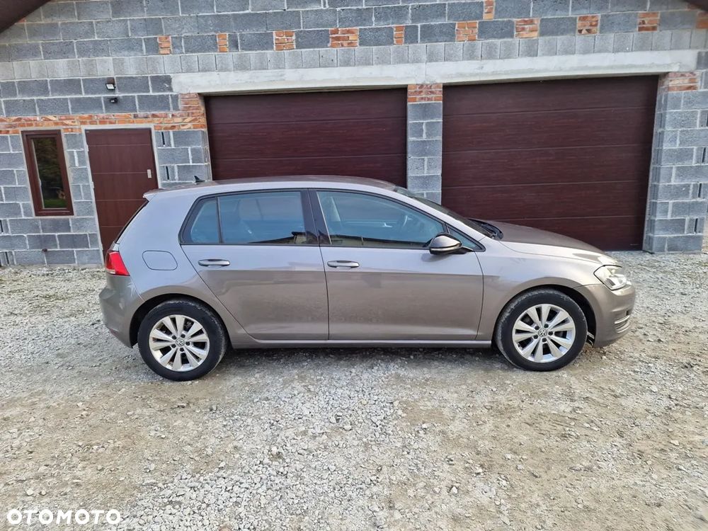 Volkswagen Golf - 6