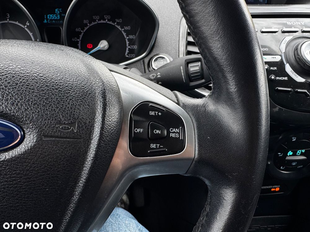 Ford EcoSport 1.5 TDCi TITANIUM - 12