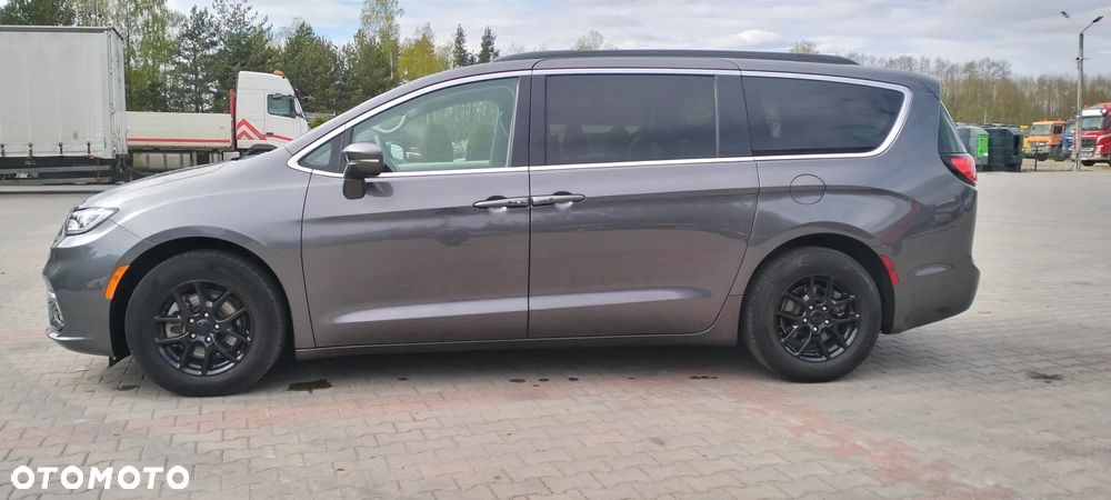 Chrysler Pacifica - 3