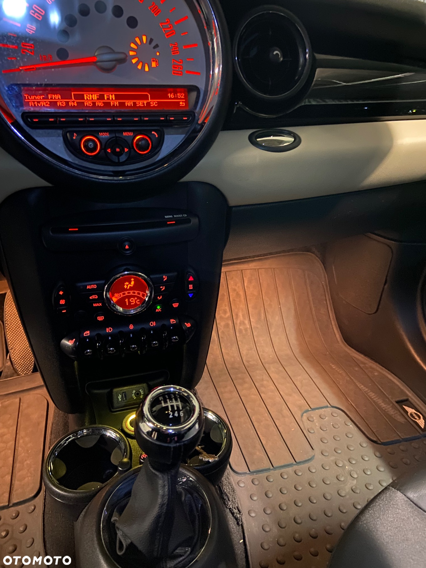 MINI Cooper Standard - 32