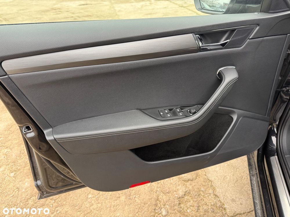 Skoda Superb 2.0 TDI DSG Style - 8