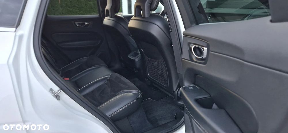 Volvo XC 60 T5 GPF AWD R-Design - 16
