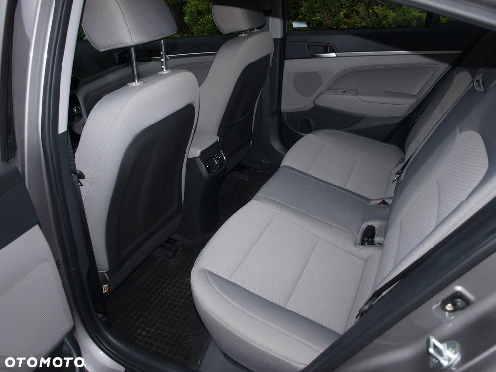 Hyundai Elantra 1.6 Style - 6
