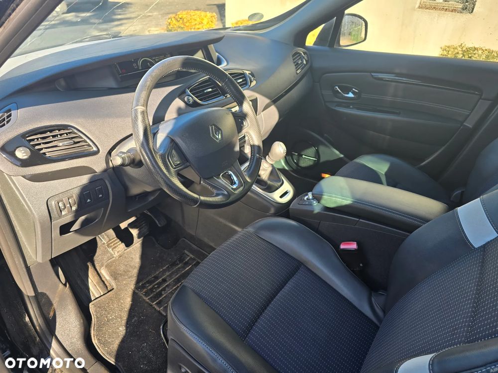 Renault Grand Scenic - 10
