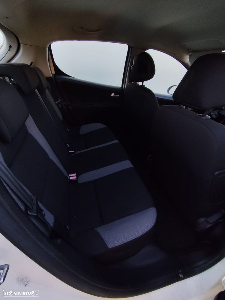 Peugeot 207 1.4 HDi Urban - 14