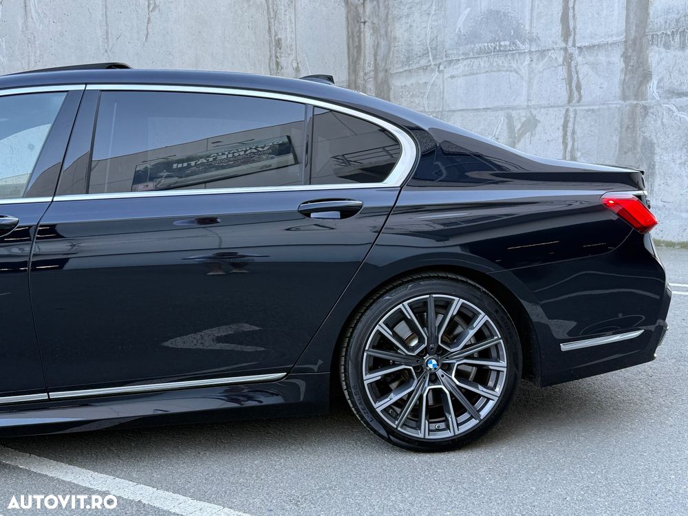BMW Seria 7 740Ld xDrive MHEV - 38
