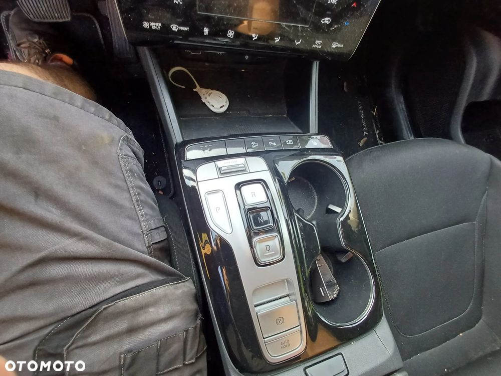 Hyundai Tucson 1.6 T-GDi HEV Executive 2WD - 28