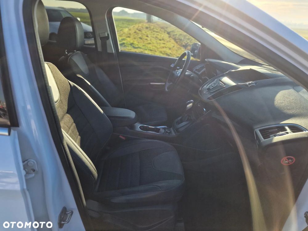 Ford Kuga 2.0 TDCi 4x4 Titanium - 28