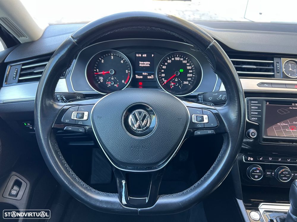 VW Passat 2.0 TDI Confortline DSG - 23