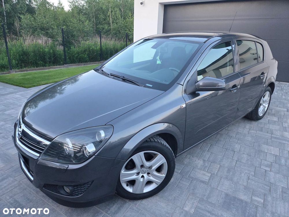 Opel Astra 1.6 Automatik Design Edition - 1
