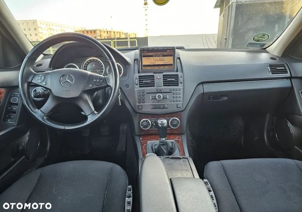 Mercedes-Benz Klasa C 200 CGI BlueEff Avantgarde - 8