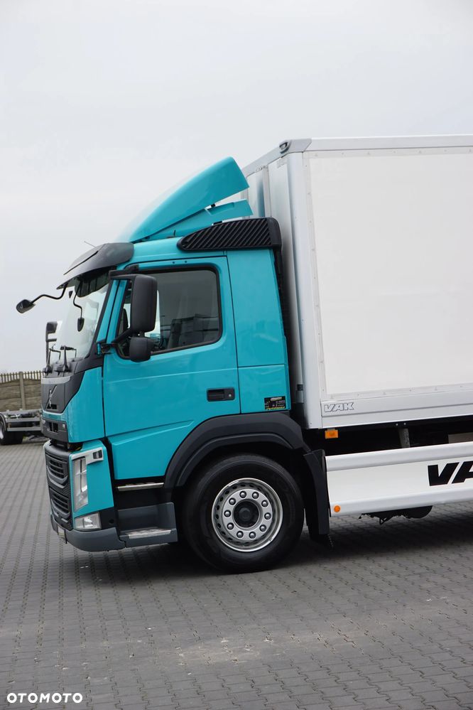 Volvo FM / 330 / E 6 / CHŁODNIA + WINDA / 23 PALETY / OŚ SKRĘTNA / DŁ 9,2 M - 24