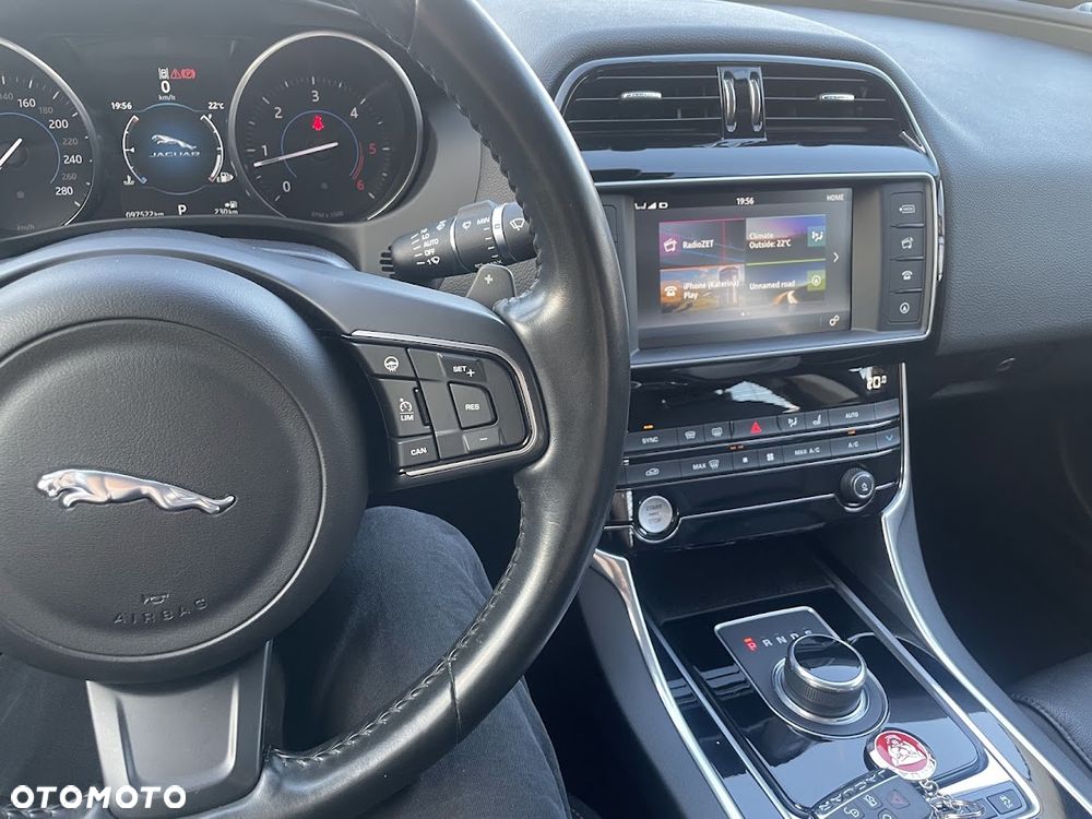 Jaguar XE 2.0 D Prestige - 14
