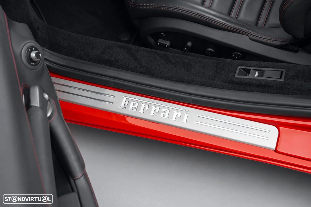 Ferrari F8 Tributo 3.9 Twin-Turbo V8 - 13