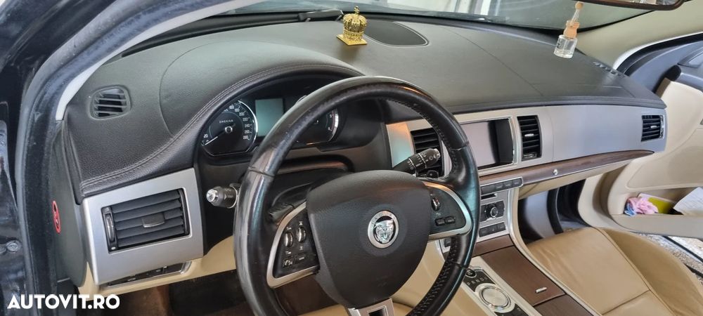 Jaguar XF 2.2D - 6