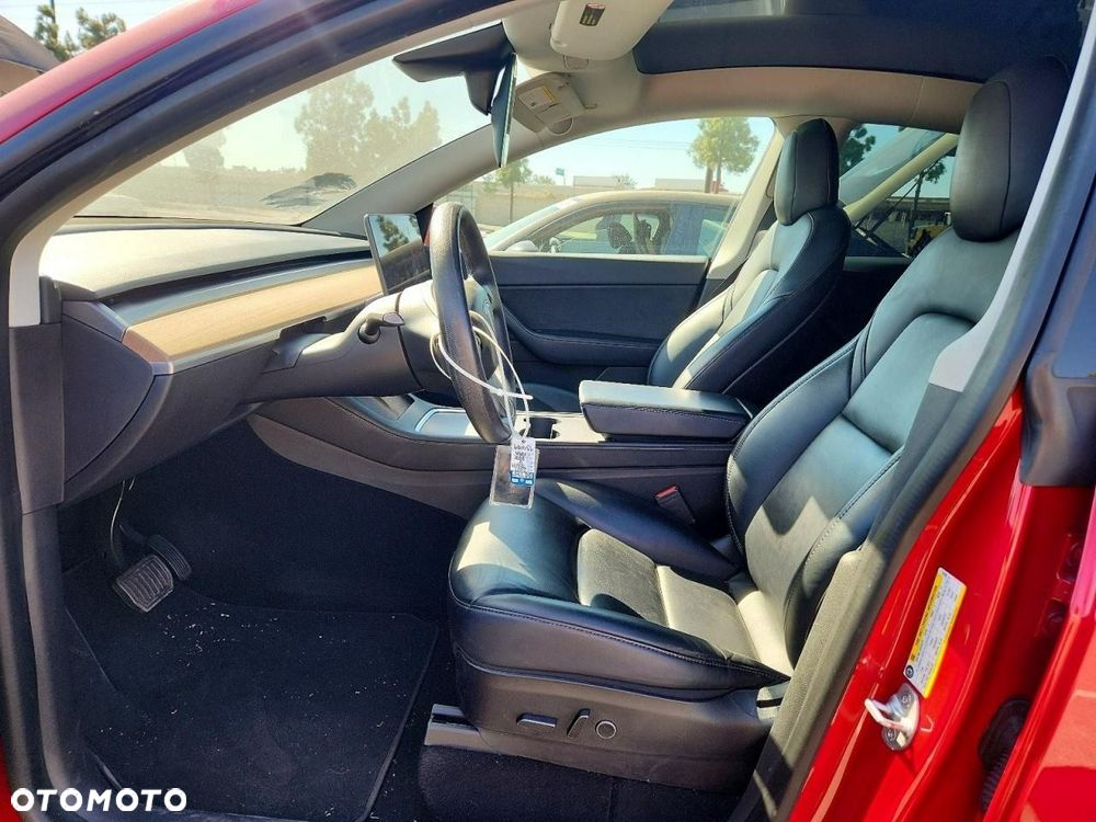 Tesla Model Y - 7