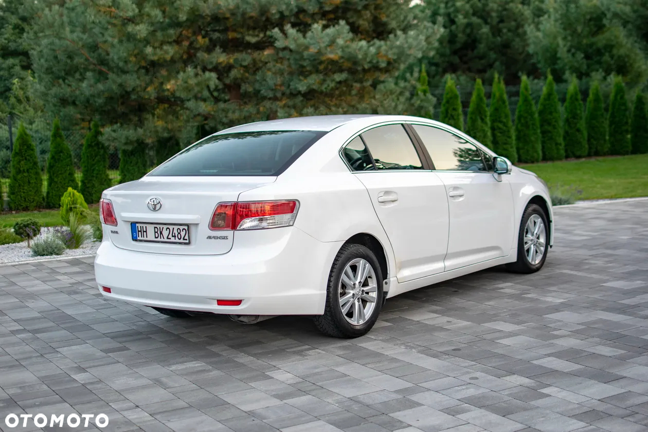 Toyota Avensis - 17