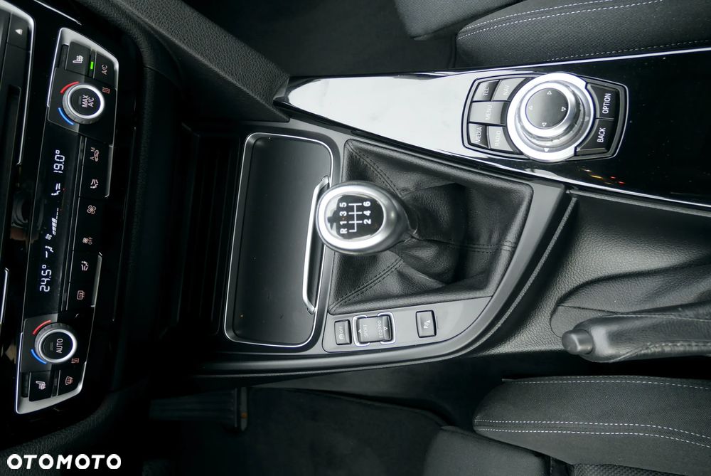 BMW Seria 3 318d Sport Line - 23