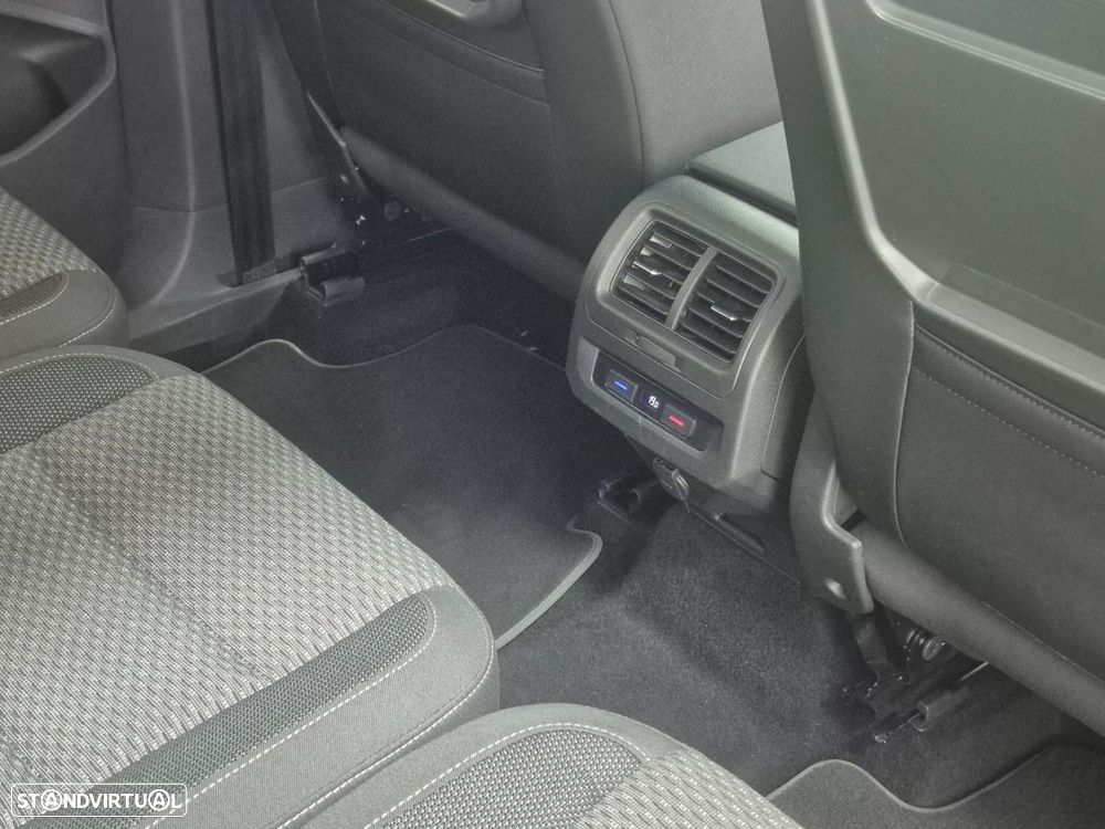 VW Touran 2.0 TDI Confortline DSG - 27