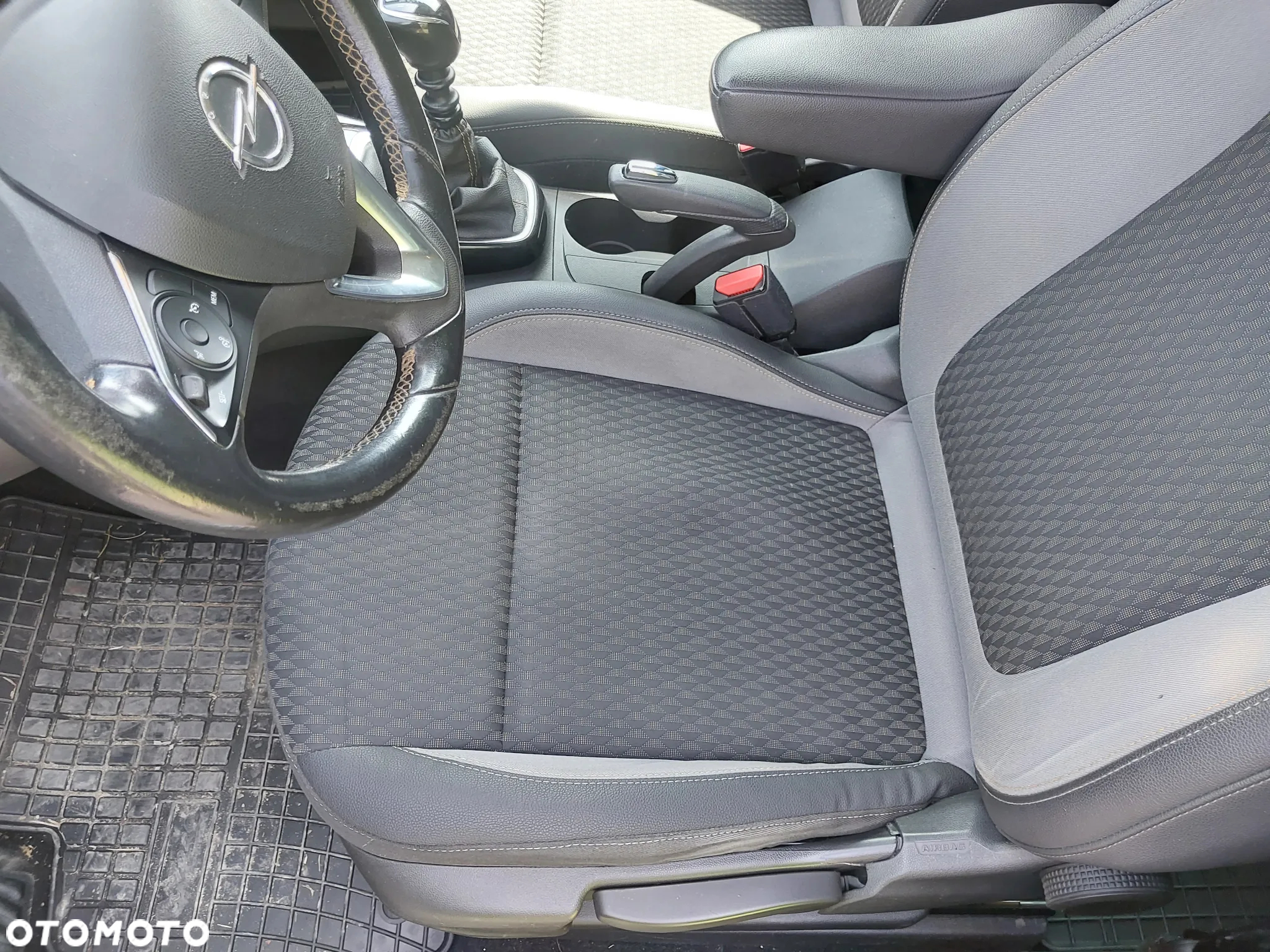 Opel Crossland X - 13