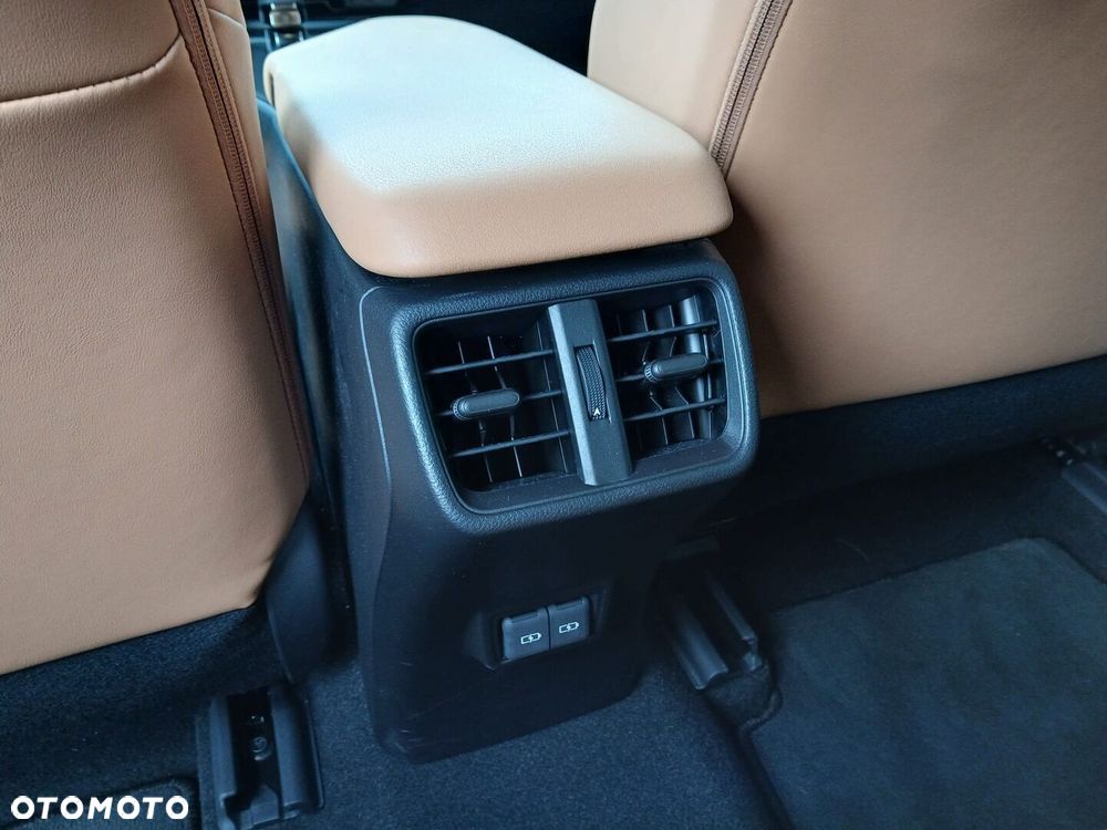 Lexus UX 300h F Sport Design - 38