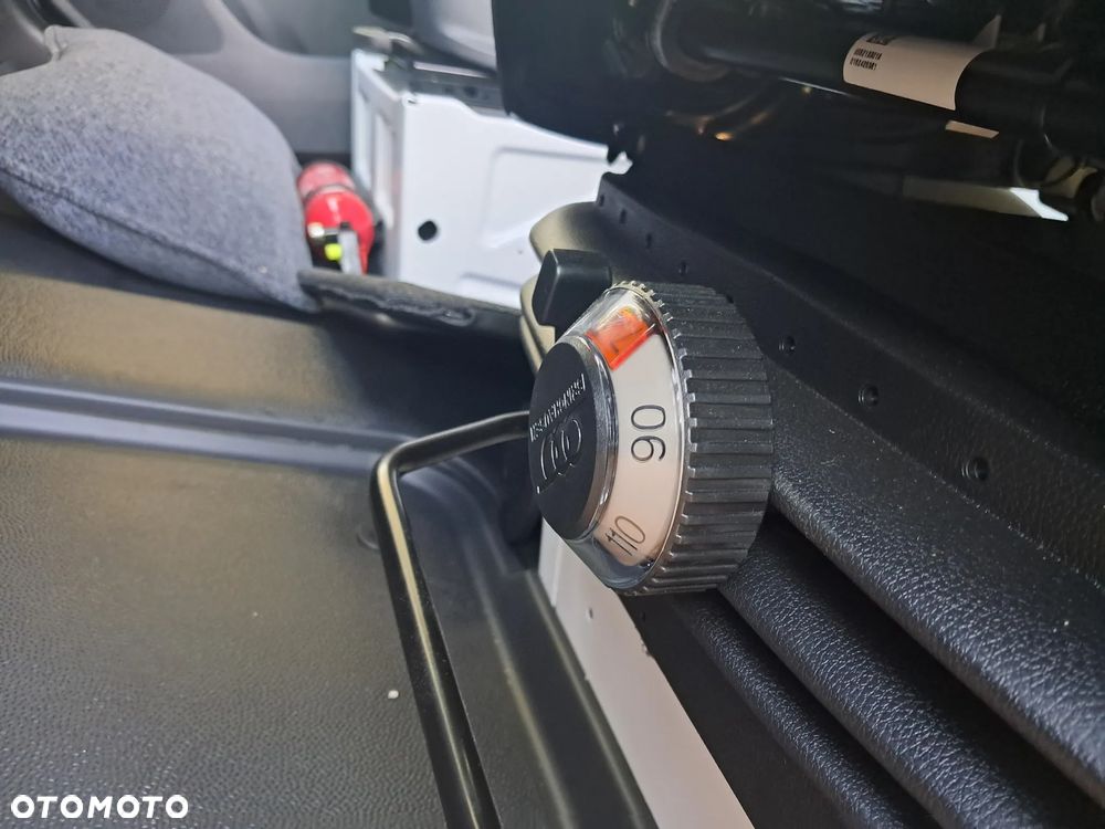 Mercedes-Benz Sprinter - 13