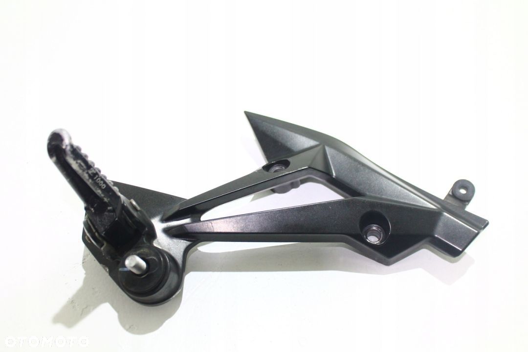 KAWASAKI Z1000 07-09 SET PODNÓŻEK PASAŻERA PRAWY - 1