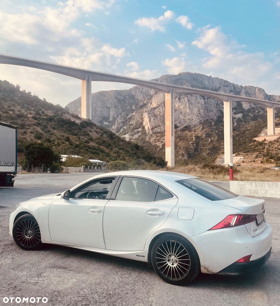 Lexus IS - 13