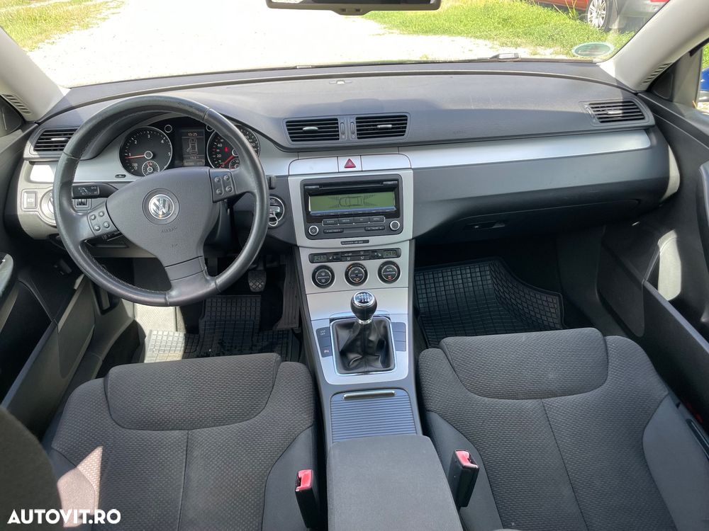 Volkswagen Passat 2.0 TDI DPF Comfortline - 11