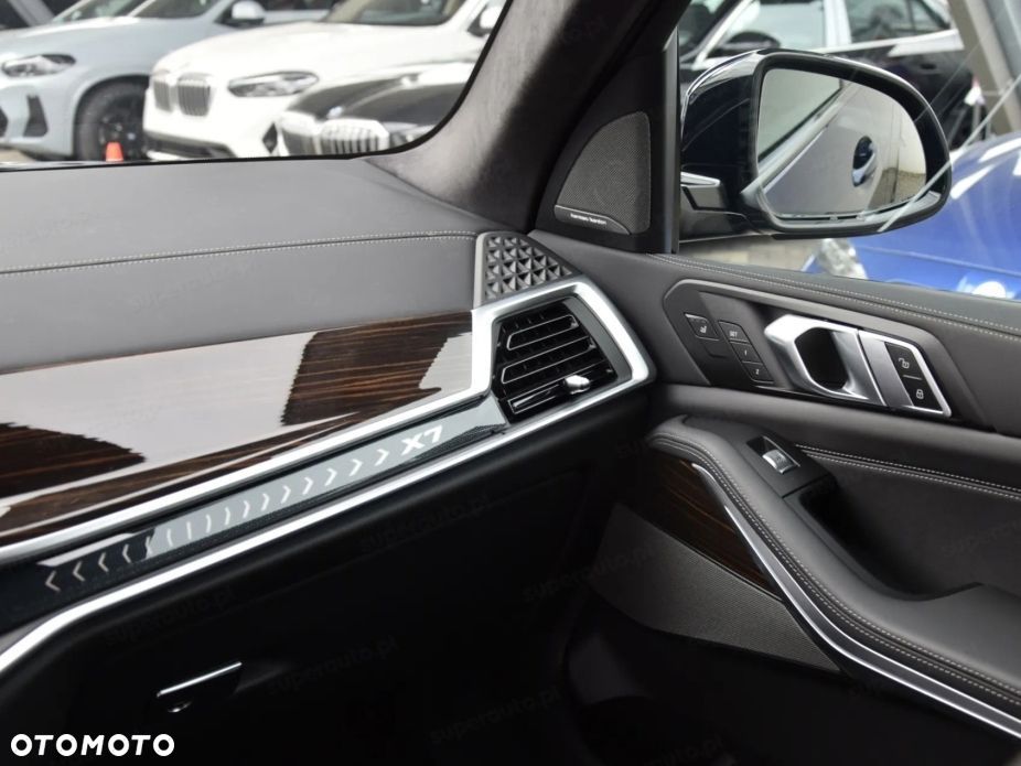 BMW X7 - 12