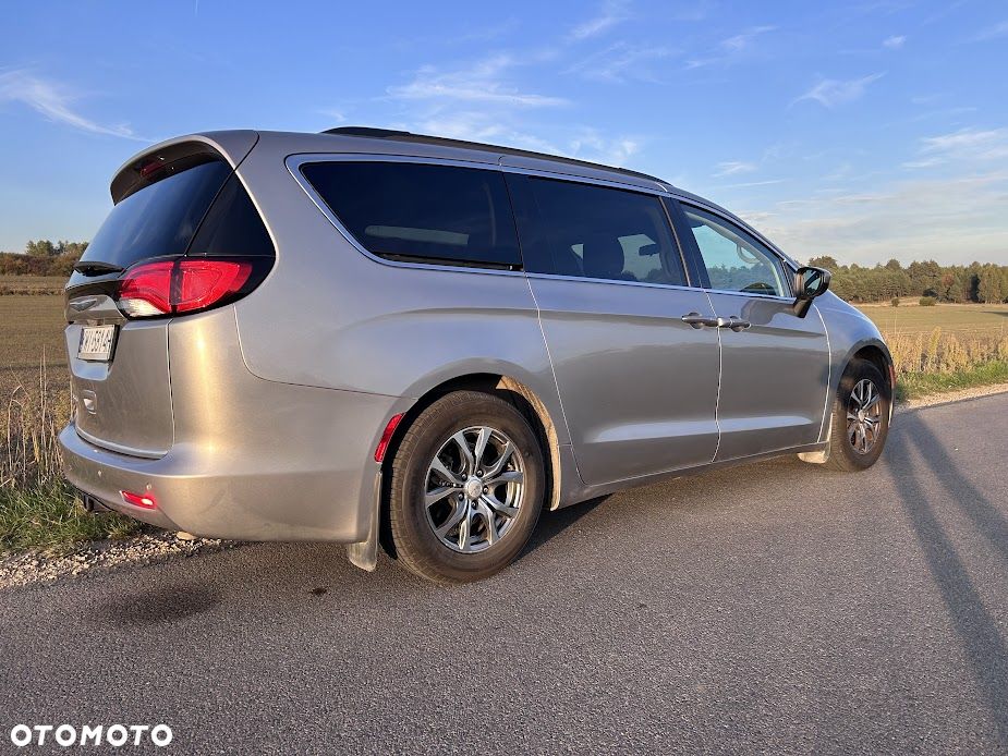 Chrysler Pacifica - 2