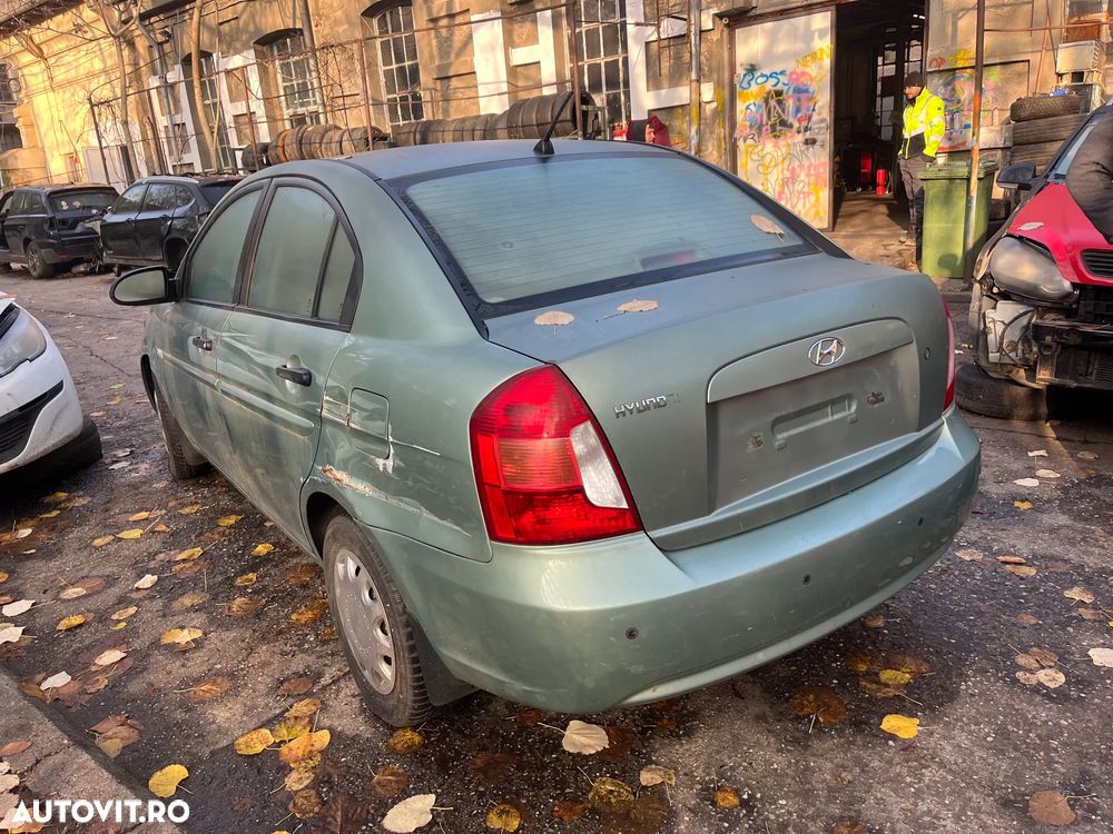 Dezmembrez Hyundai Accent 3 benzina verde 2007 - 7