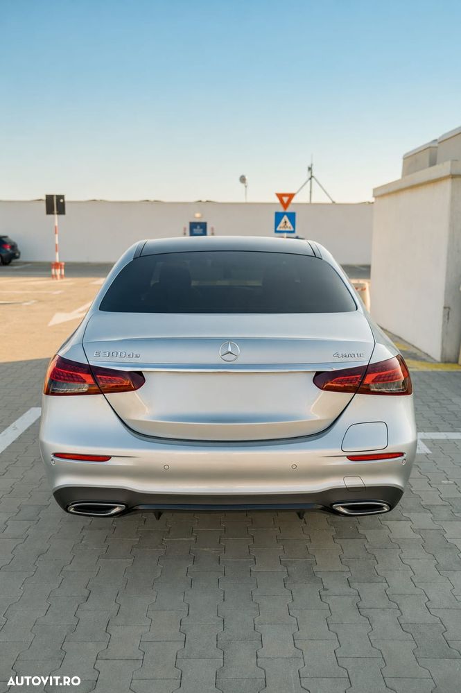 Mercedes-Benz E 300 4MATIC Aut. - 4