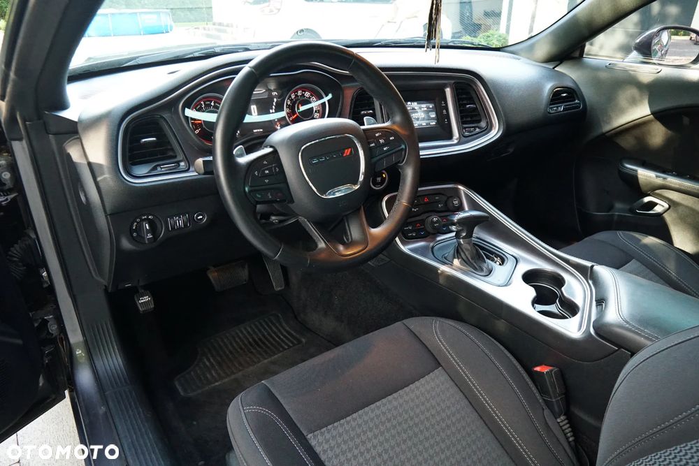 Dodge Challenger - 9