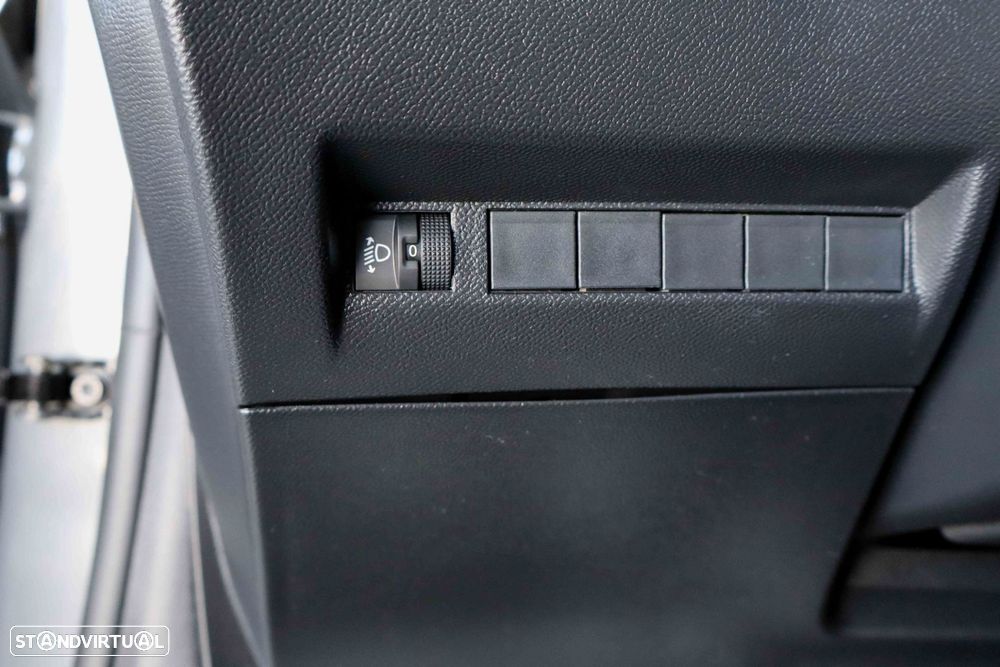 Peugeot 208 1.2 Hybrid Allure e-DCS6 - 21