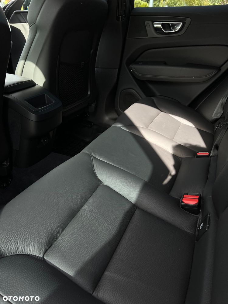 Volvo XC 60 B4 D Momentum Pro - 20
