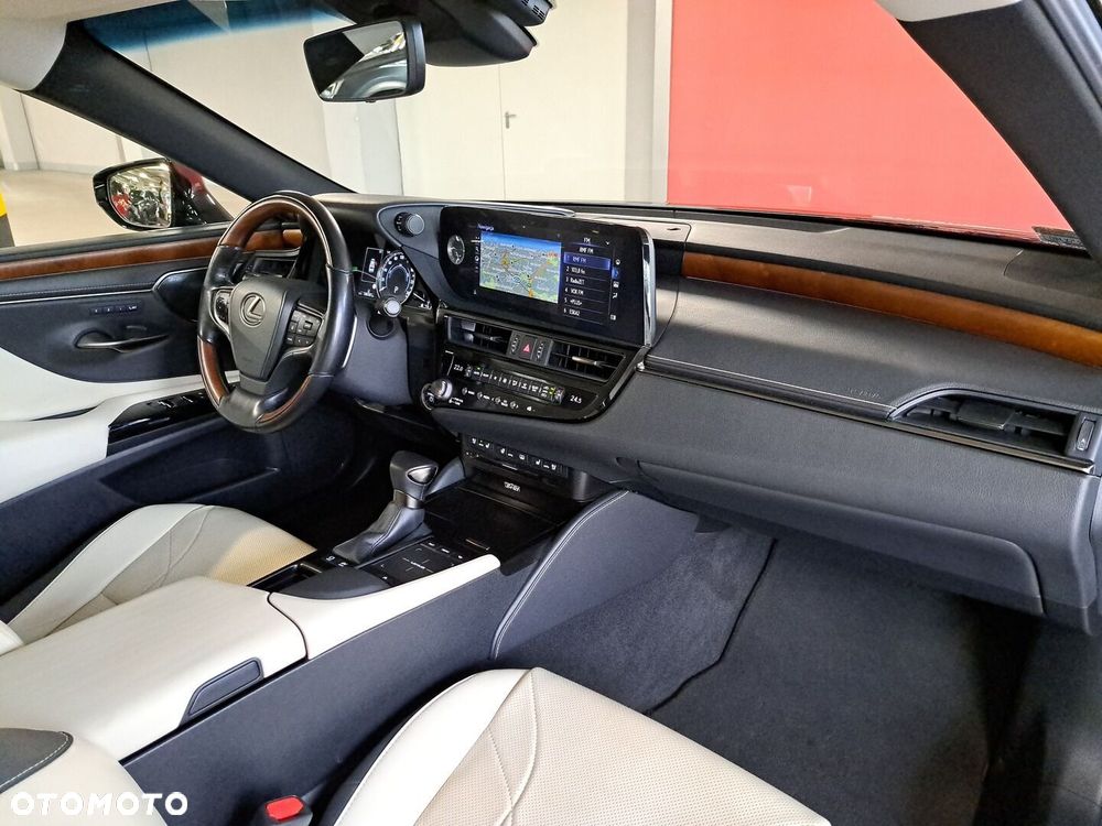 Lexus ES 300h Prestige - 19