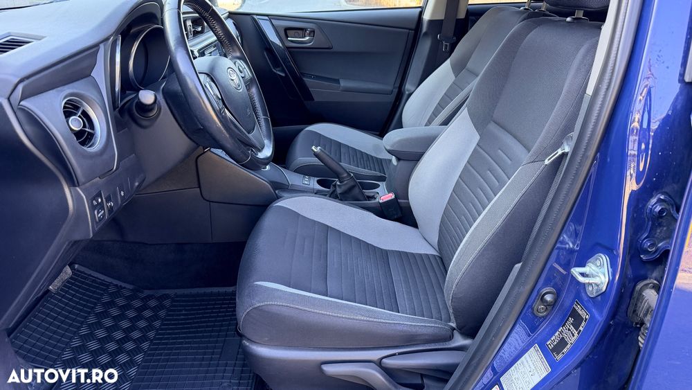 Toyota Auris 1.8 L VVT-i HSD Luna - 8