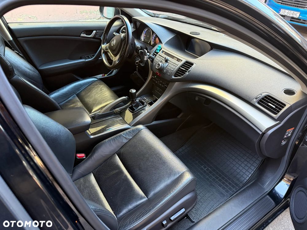 Honda Accord 2.0 Executive Nav - 6