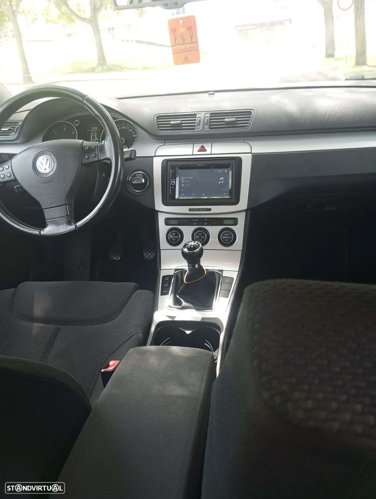 VW Passat 2.0 TDI Trendline BlueMotion - 7