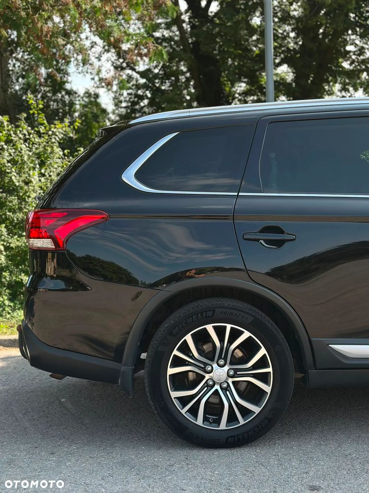 Mitsubishi Outlander 2.2 DID Instyle Navi 4WD - 14