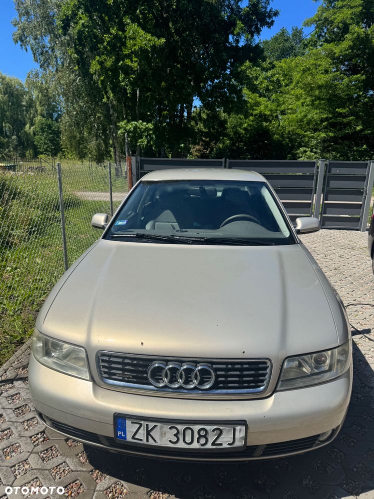 Audi A4 Limousine - 1