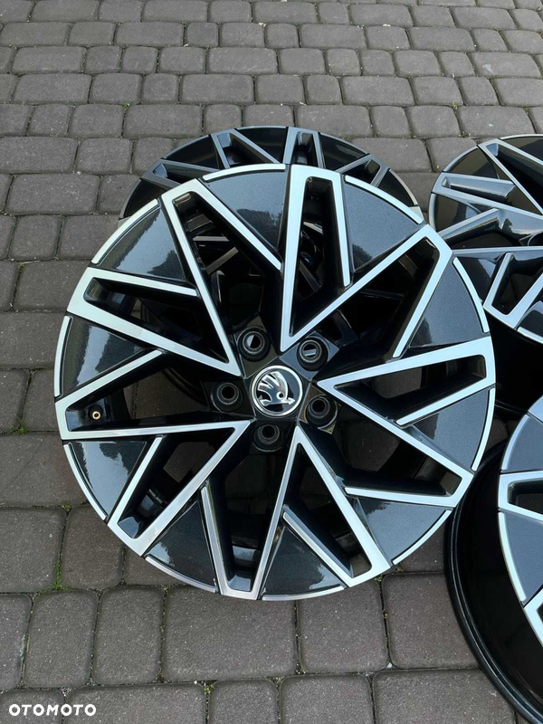 Oryginalne alufelgi Skoda 5x112 17 cali Octavia Bicolor JAK NOWE