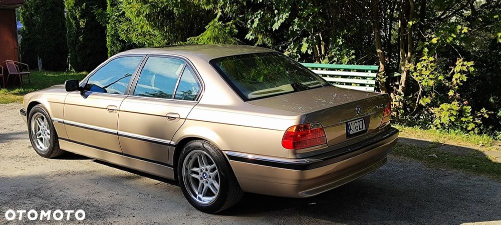 BMW Seria 7 740i - 12