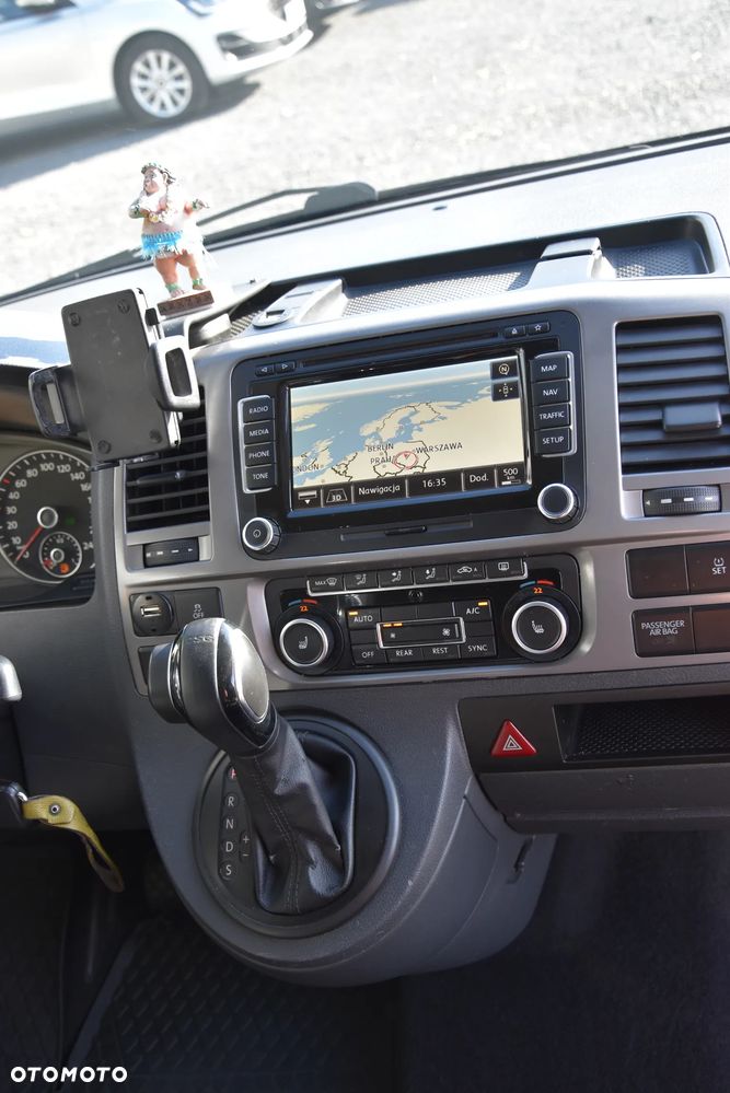 Volkswagen Caravelle - 13