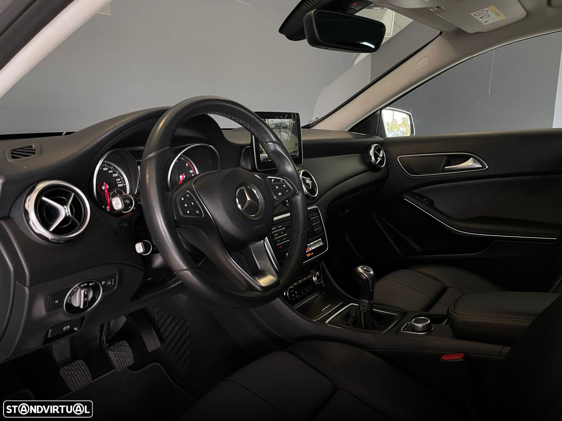 Mercedes-Benz GLA 200 d Urban - 16