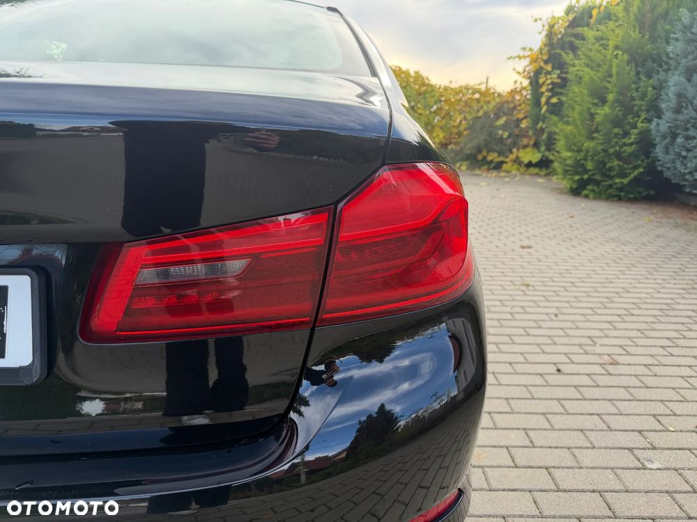 BMW Seria 5 518d Luxury Line - 13